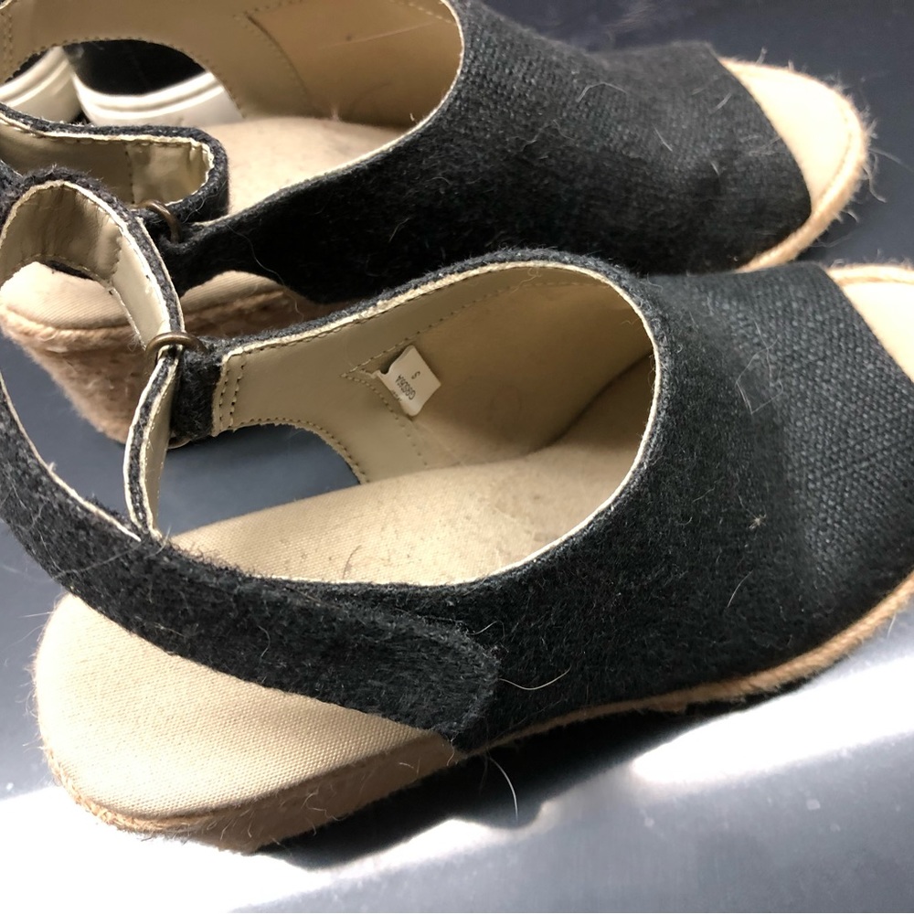 Muji sandals